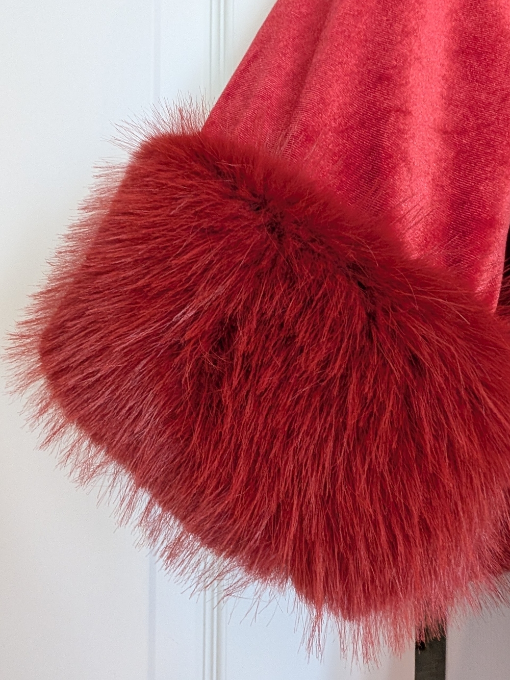 Hollywoodland Red Velvet Fifth Avenue Wrap Wiggle Dress Faux Fur Trim V Neck L - Picture 6 of 7